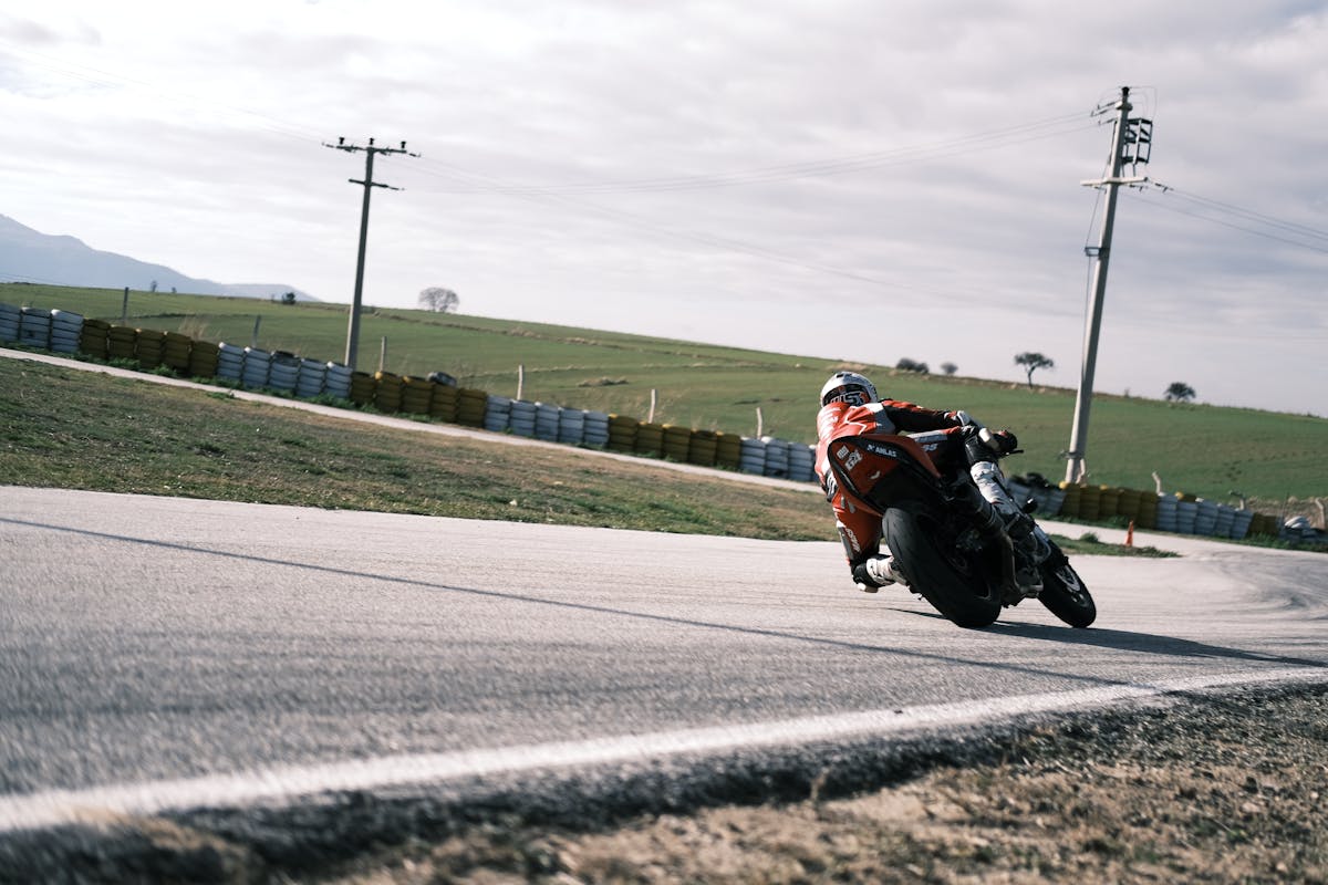 Motorcycle wheelie confidence